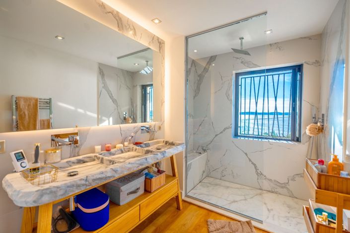 Image No.7-5 Bed House for sale