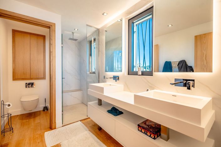 Image No.9-5 Bed House for sale