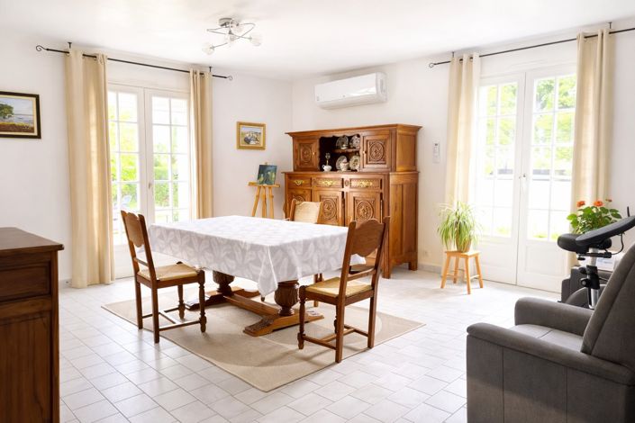 Image No.6-4 Bed House for sale