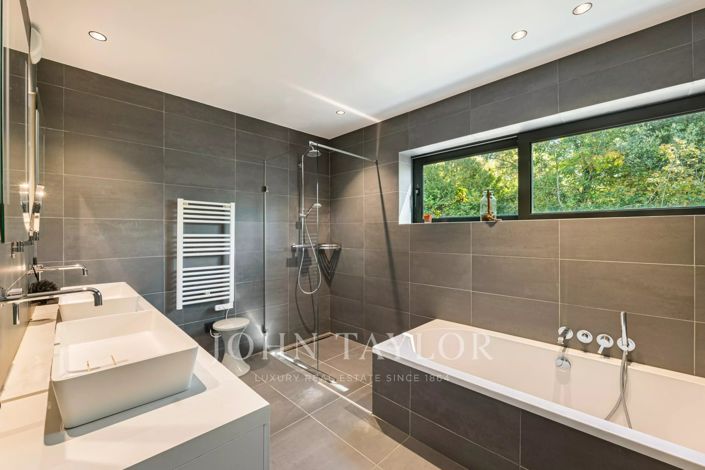 Image No.16-4 Bed House for sale