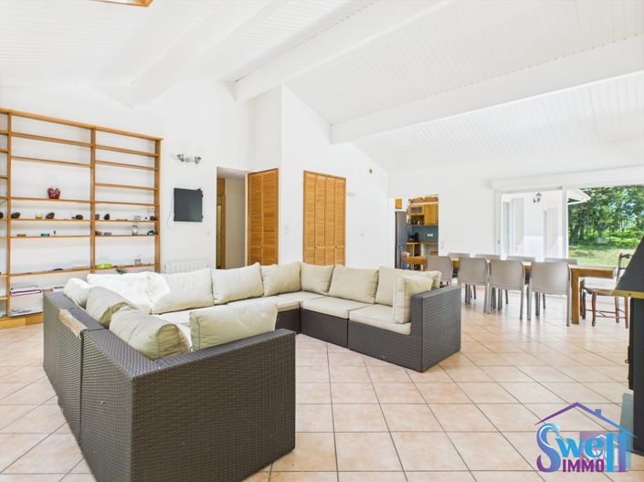 Image No.8-6 Bed House for sale