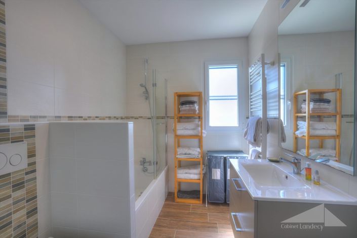 Image No.10-3 Bed House for sale