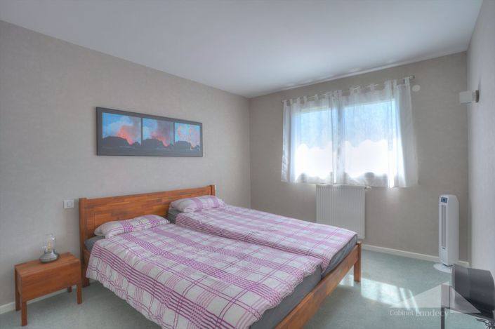 Image No.11-3 Bed House for sale