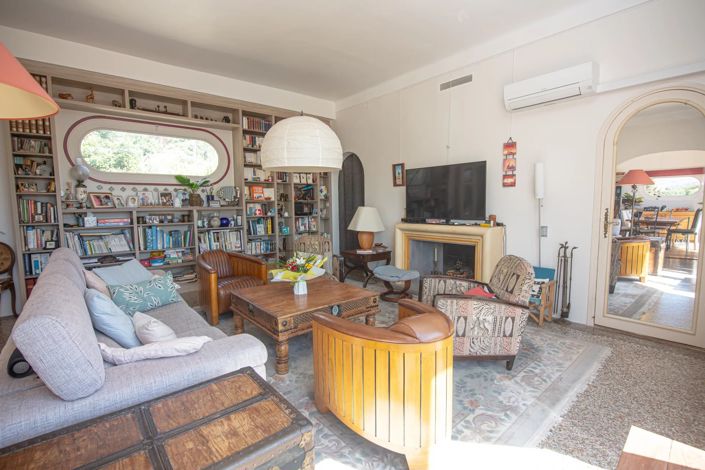 Image No.6-5 Bed House for sale