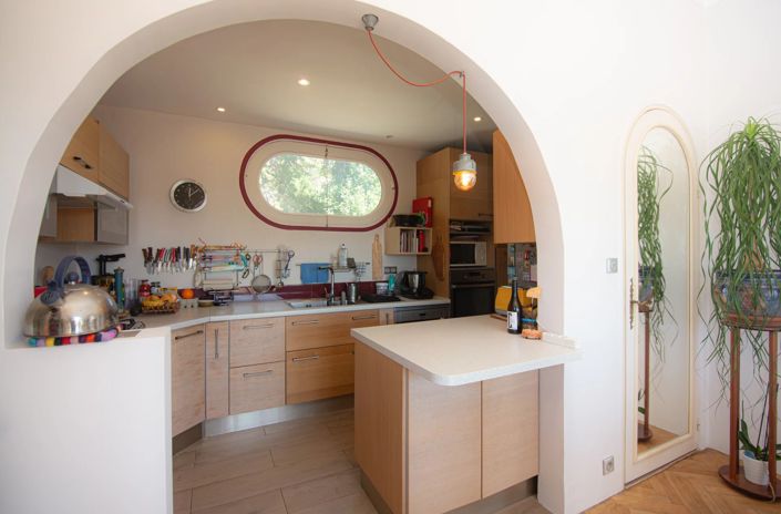 Image No.8-5 Bed House for sale
