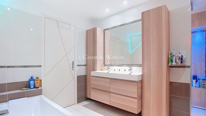 Image No.9-3 Bed House for sale