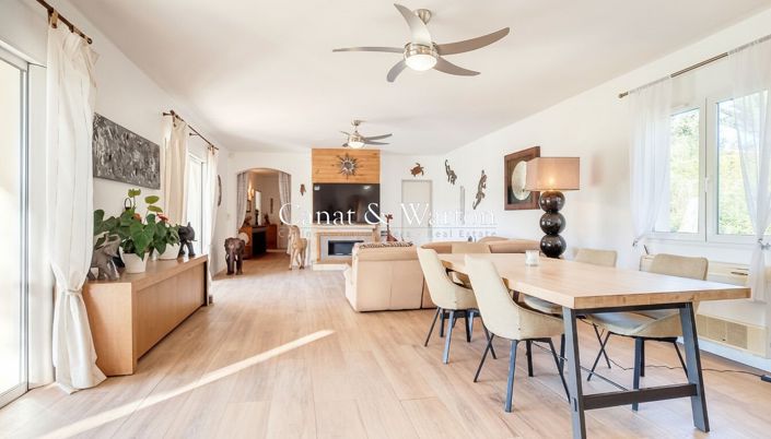 Image No.2-4 Bed House for sale