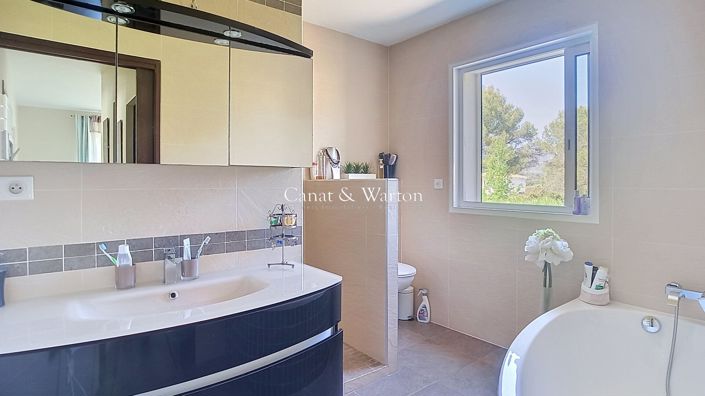 Image No.6-4 Bed Property for sale
