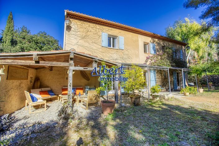 Image No.10-8 Bed House for sale