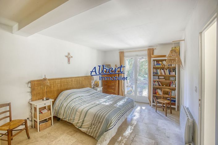 Image No.4-8 Bed House for sale
