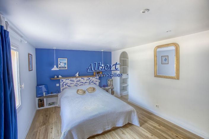 Image No.6-8 Bed House for sale