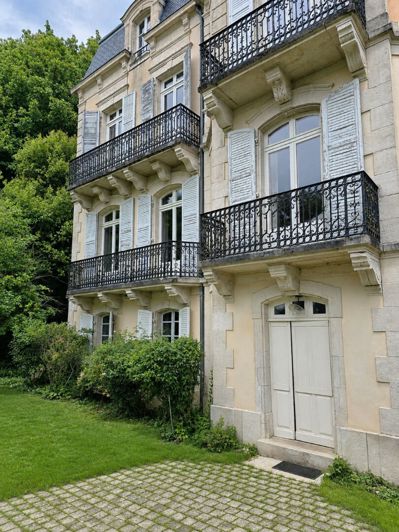 Image No.10-5 Bed Property for sale