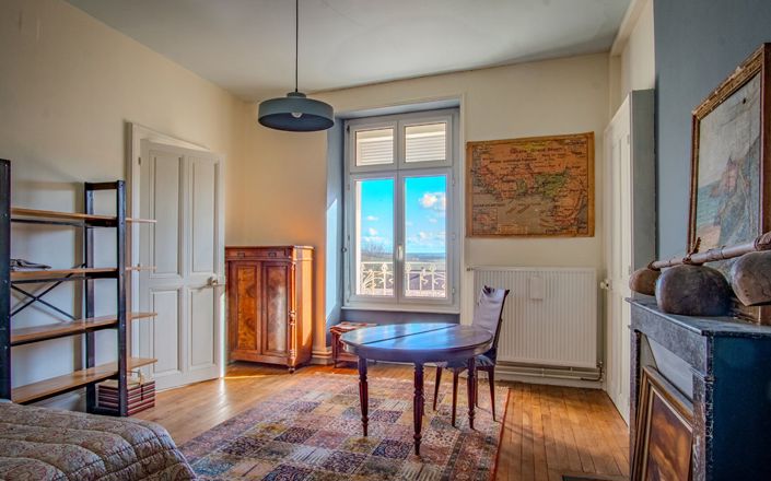 Image No.7-5 Bed House for sale