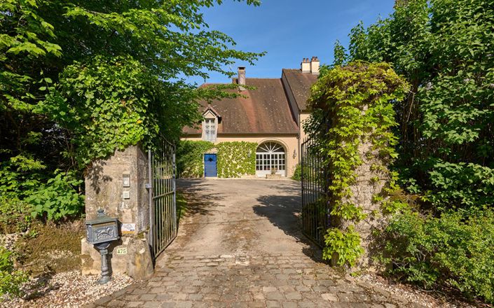 Image No.8-5 Bed House for sale