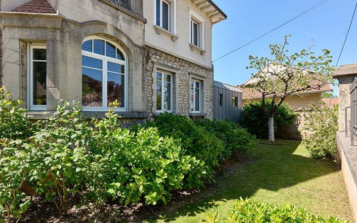Image No.17-6 Bed Property for sale