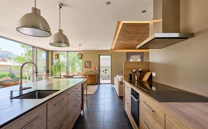 Image No.6-6 Bed Property for sale