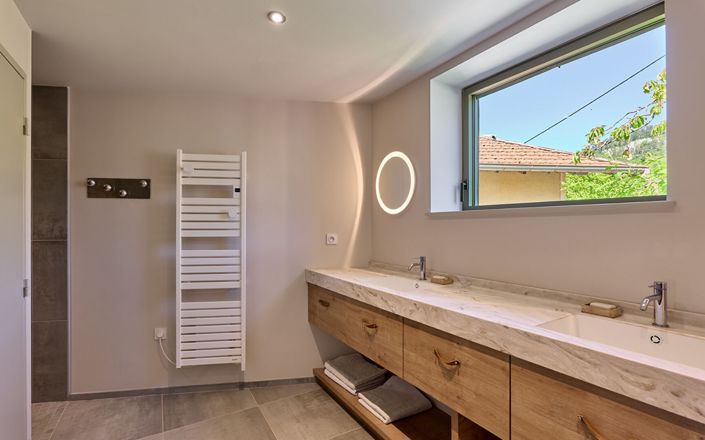 Image No.9-6 Bed House for sale