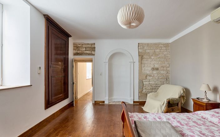Image No.8-6 Bed House for sale