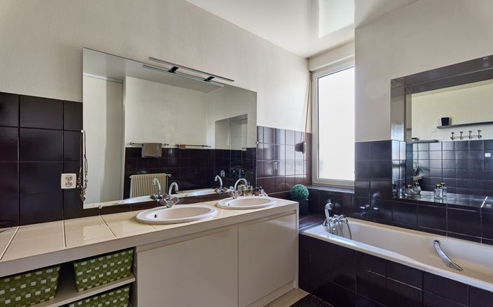 Image No.12-4 Bed House for sale