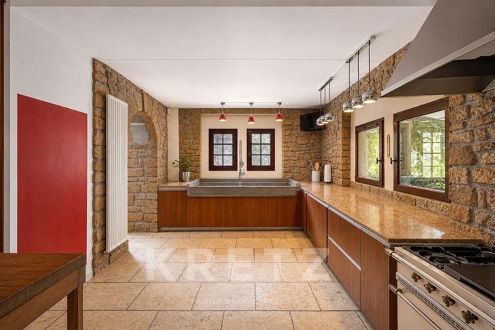 Image No.10-5 Bed House for sale
