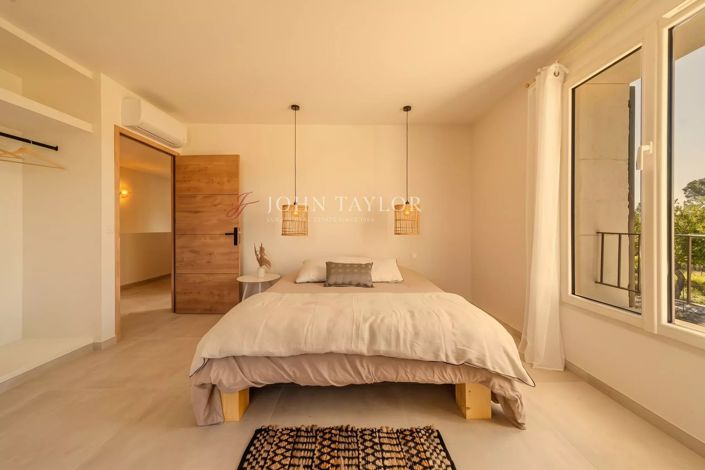 Image No.10-5 Bed House for sale