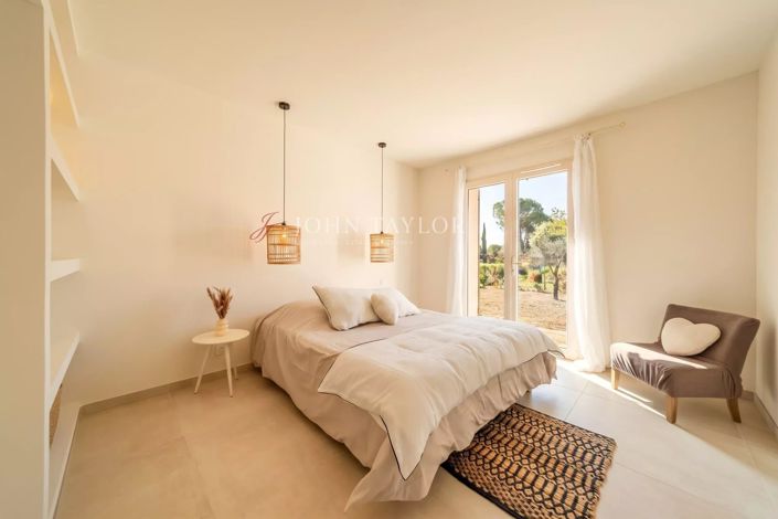 Image No.14-5 Bed House for sale