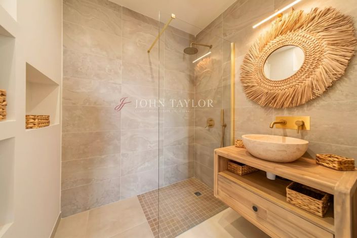 Image No.15-5 Bed House for sale
