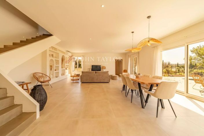 Image No.5-5 Bed House for sale