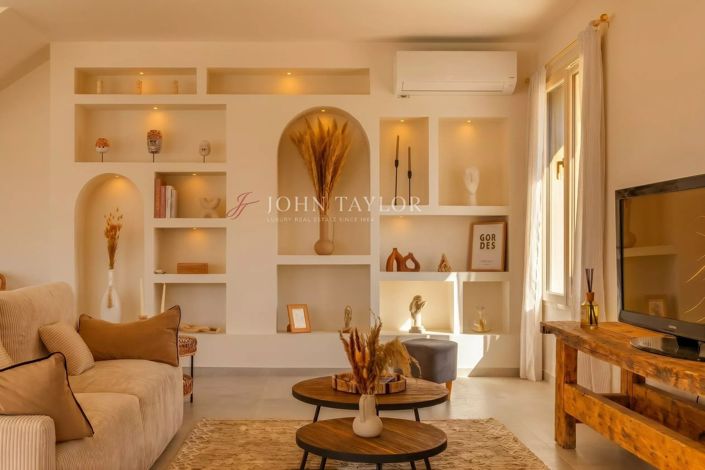 Image No.7-5 Bed House for sale