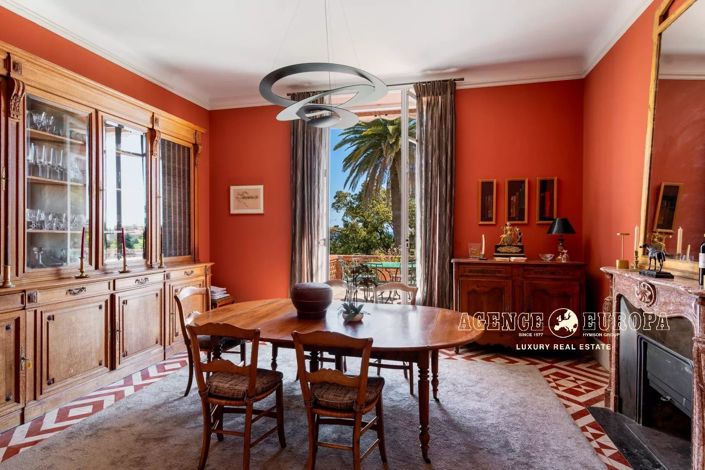 Image No.8-8 Bed House for sale