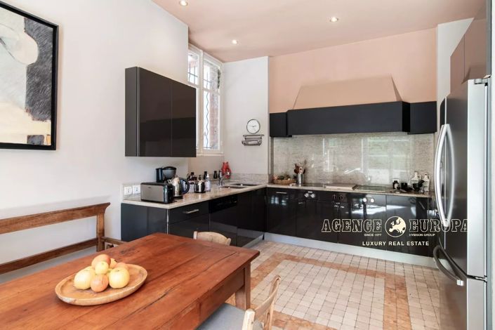 Image No.9-8 Bed House for sale