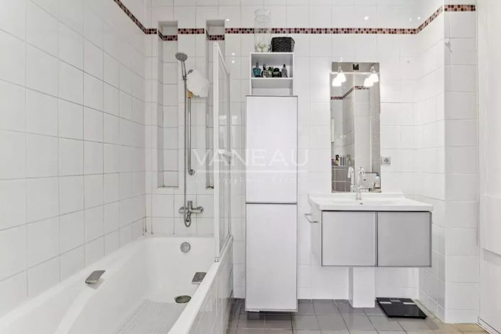 Image No.17-6 Bed House for sale