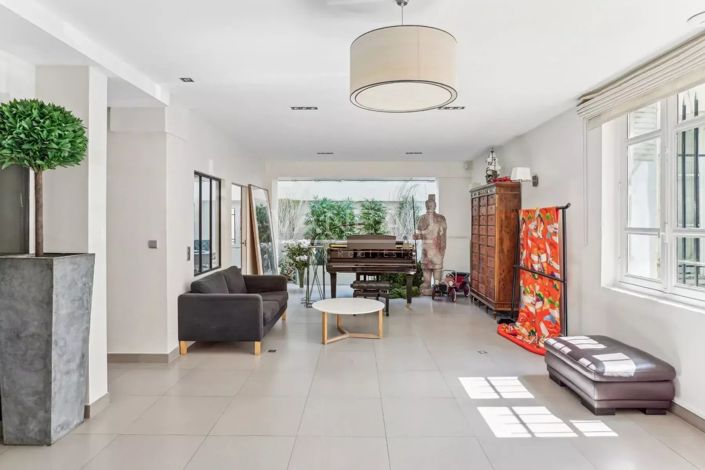 Image No.2-6 Bed House for sale