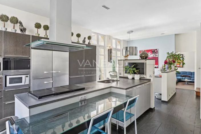 Image No.3-6 Bed House for sale