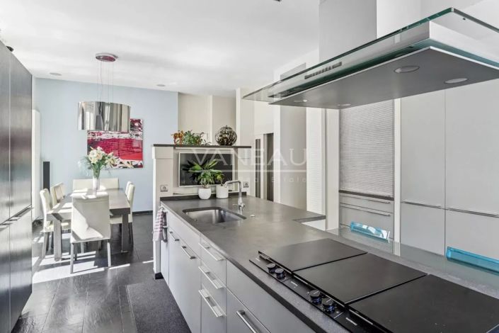 Image No.7-6 Bed House for sale
