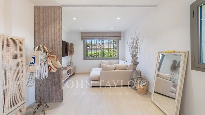 Image No.18-5 Bed House for sale