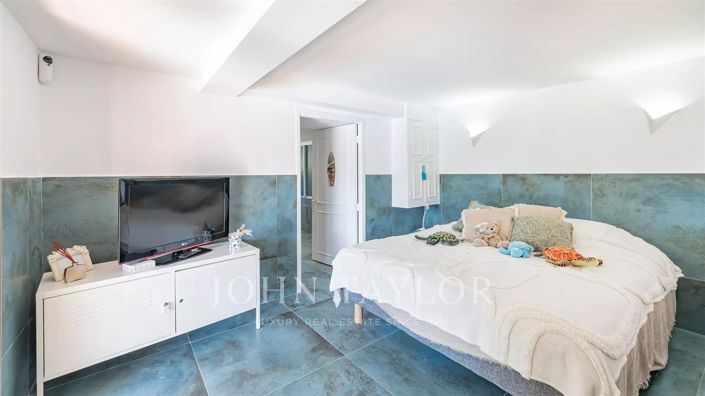 Image No.19-5 Bed House for sale