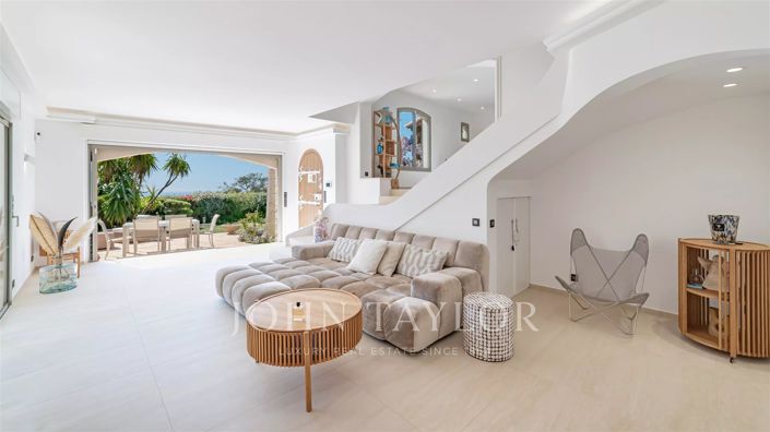 Image No.8-5 Bed House for sale