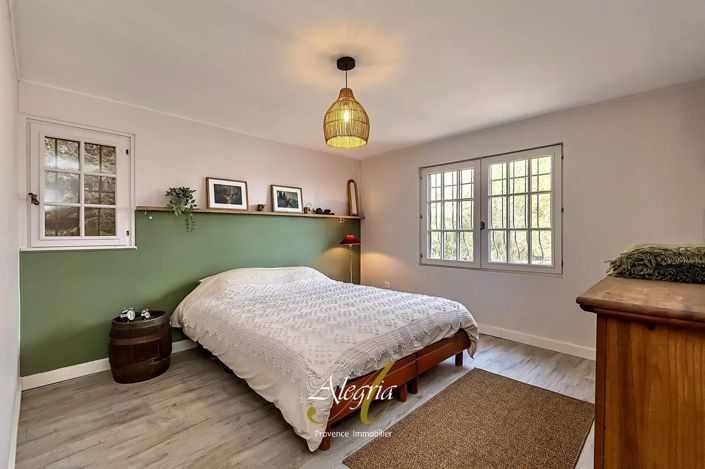 Image No.11-5 Bed House for sale