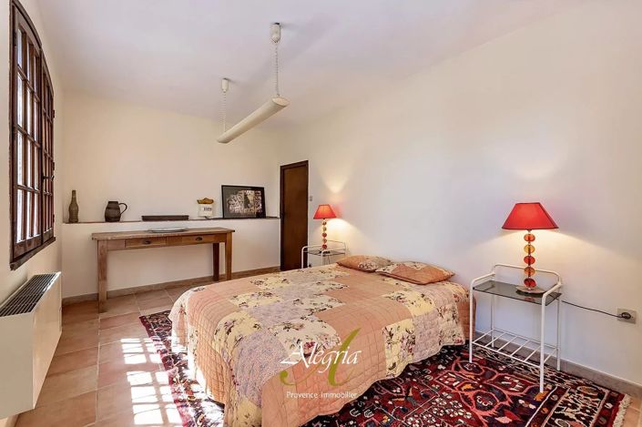 Image No.19-5 Bed House for sale