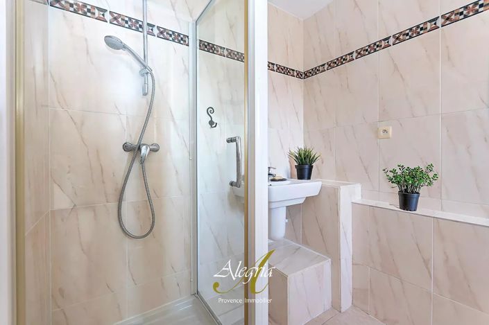 Image No.20-5 Bed House for sale