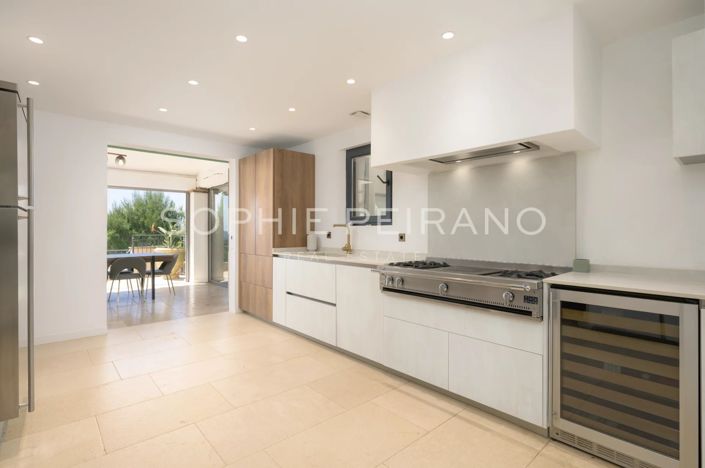 Image No.6-5 Bed House for sale