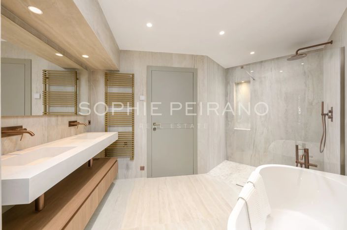 Image No.9-5 Bed House for sale