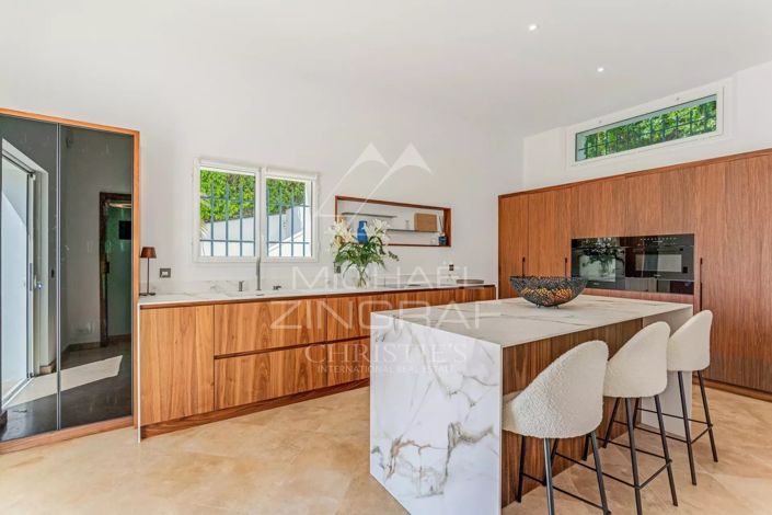 Image No.8-3 Bed House for sale