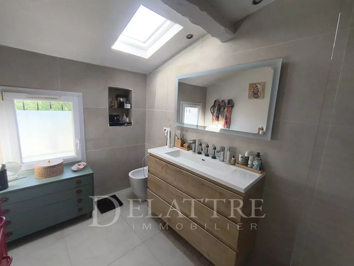 Image No.8-5 Bed House for sale