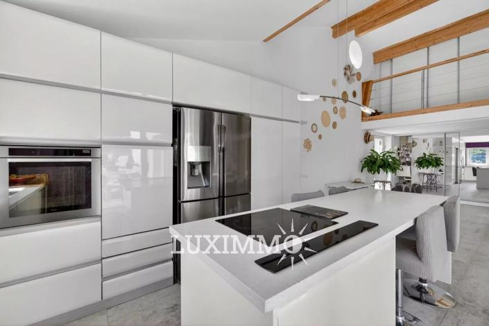 Image No.8-5 Bed House for sale
