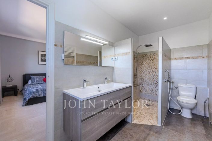 Image No.12-5 Bed House for sale