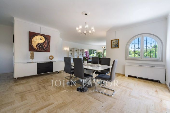 Image No.6-5 Bed House for sale