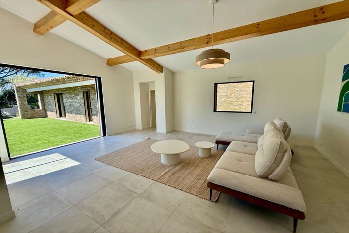 Image No.14-3 Bed House for sale