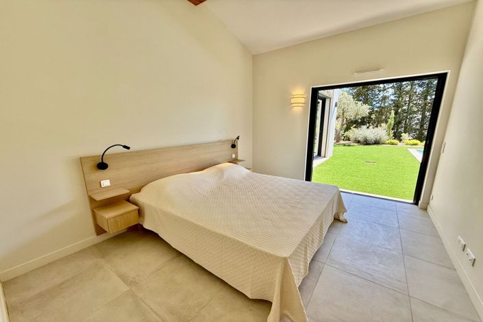 Image No.15-3 Bed House for sale